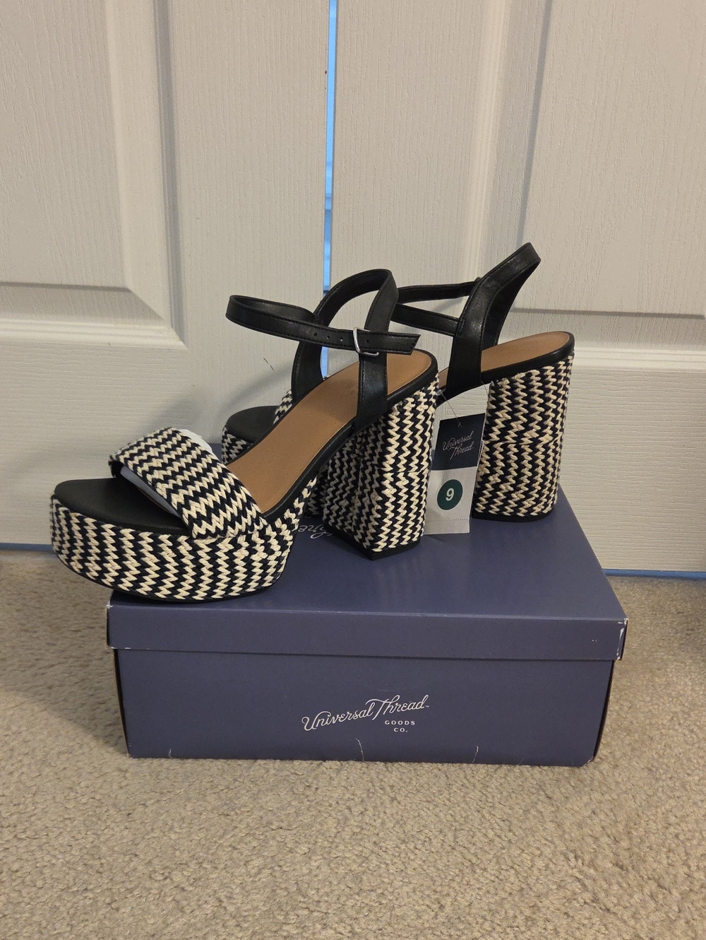 Universal Thread Black and White Woven Platform Heels